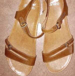 Dansko Women's Janelle Tan Glazed Kid Leather. EUC. Size 38
